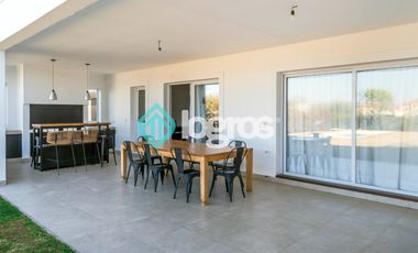 CASA EN VENTA - PRADERAS - SAN LORENZO CHICO