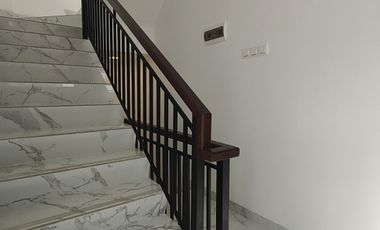 Rumah dijakarta selatan nempel MRT Lebak bulus dan pondok indah