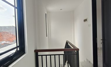 Rumah dijakarta selatan nempel MRT Lebak bulus dan pondok indah