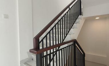 Rumah dijakarta selatan nempel MRT Lebak bulus dan pondok indah