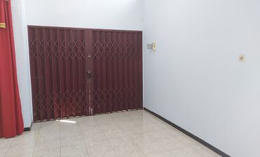 DISEWAKAN RUMAH DEKAT SDK SANG TIMUR