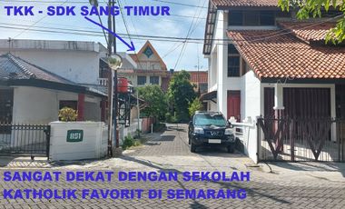 DISEWAKAN RUMAH DEKAT SDK SANG TIMUR
