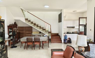 Rumah mewah, bagus dalam cluster siap huni di Cilandak