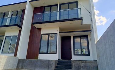 Dijual Townhouse baru area km 5