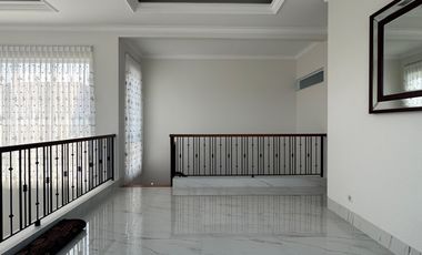 Rumah di jalan gaharu Cipete - lokasi strategis