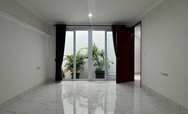 Rumah di jalan gaharu Cipete - lokasi strategis