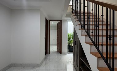 Rumah di jalan gaharu Cipete - lokasi strategis
