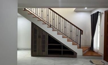 Rumah di jalan gaharu Cipete - lokasi strategis