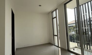 Disewakan Murah Rumah 8x15 Brand New Kuningan Village PIK2