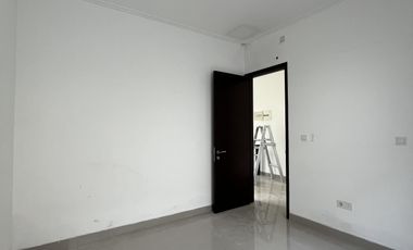 Disewakan Murah Rumah 8x15 Brand New Kuningan Village PIK2