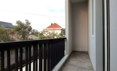 Rumah 2 lantai di Bintaro Cluster ada Private kolam renang Dewasa