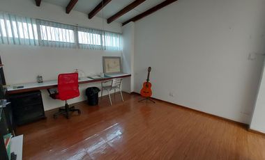 Villa de 4 dormitorios en Kennedy Nueva