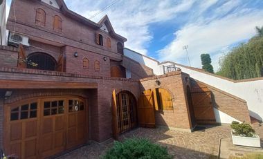 Casa en Lomas de Zamora este sobre lote de 338 2 totales con departamento de 3 amb independiente