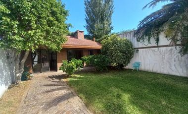 Casa en Lomas de Zamora este sobre lote de 338 2 totales con departamento de 3 amb independiente