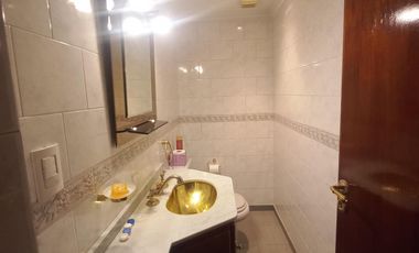 Casa en Lomas de Zamora este sobre lote de 338 2 totales con departamento de 3 amb independiente