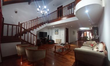 Casa en Lomas de Zamora este sobre lote de 338 2 totales con departamento de 3 amb independiente