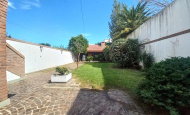 Casa en Lomas de Zamora este sobre lote de 338 2 totales con departamento de 3 amb independiente