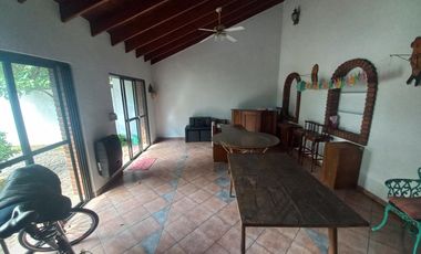 Casa en Lomas de Zamora este sobre lote de 338 2 totales con departamento de 3 amb independiente