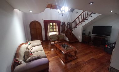 Casa en Lomas de Zamora este sobre lote de 338 2 totales con departamento de 3 amb independiente