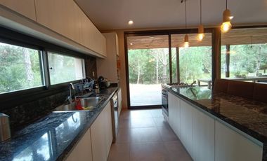 Casa en venta - 5 Dormitorios 4 Baños - Pinamar