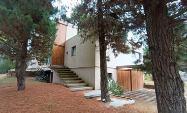 Casa en venta - 5 Dormitorios 4 Baños - Pinamar