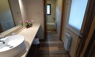 Casa en venta - 5 Dormitorios 4 Baños - Pinamar