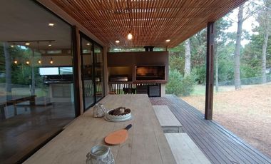 Casa en venta - 5 Dormitorios 4 Baños - Pinamar