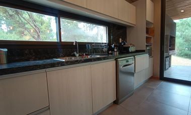 Casa en venta - 5 Dormitorios 4 Baños - Pinamar