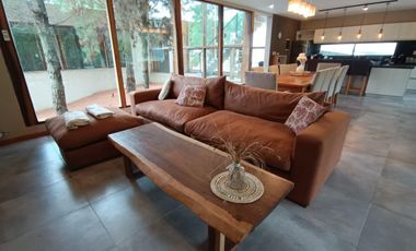 Casa en venta - 5 Dormitorios 4 Baños - Pinamar