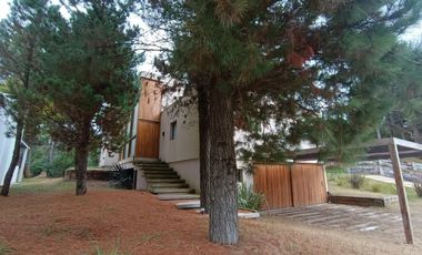 Casa en venta - 5 Dormitorios 4 Baños - Pinamar