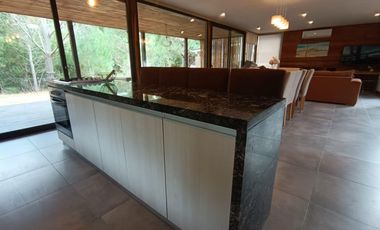 Casa en venta - 5 Dormitorios 4 Baños - Pinamar