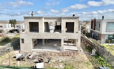 Casa de 5 Ambientes en Venta en La Reserva Cardales