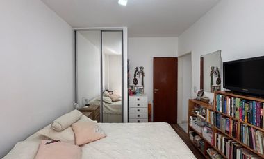 DEPARTAMENTO 2 AMBIENTES CON AMPLIO JARDÍN