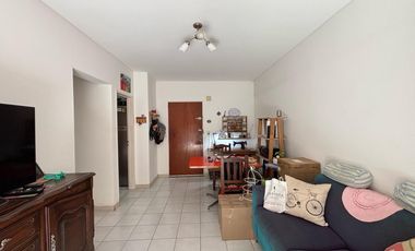 DEPARTAMENTO 2 AMBIENTES CON AMPLIO JARDÍN