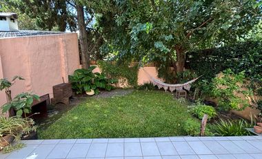 DEPARTAMENTO 2 AMBIENTES CON AMPLIO JARDÍN