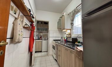 DEPARTAMENTO 2 AMBIENTES CON AMPLIO JARDÍN