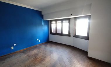 PH en venta - 4 Dormitorios 4 Baños - La Plata