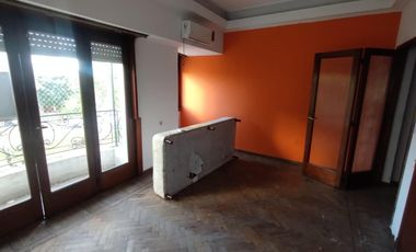 PH en venta - 4 Dormitorios 4 Baños - La Plata