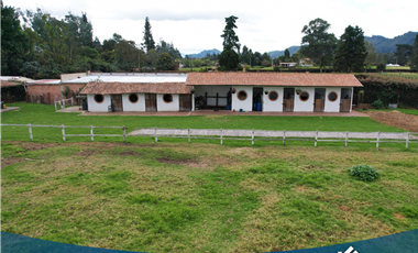 Exclusiva Finca Campestre con Pesebreras en Tenjo