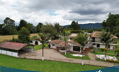 Exclusiva Finca Campestre con Pesebreras en Tenjo