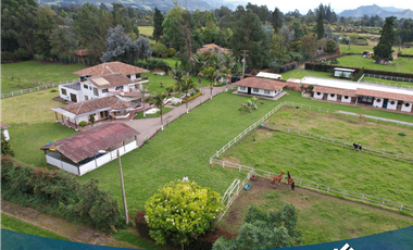 Exclusiva Finca Campestre con Pesebreras en Tenjo