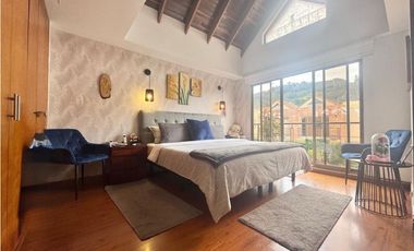 Vendo Hermosa casa de dos niveles sector Valvanera en Chia.