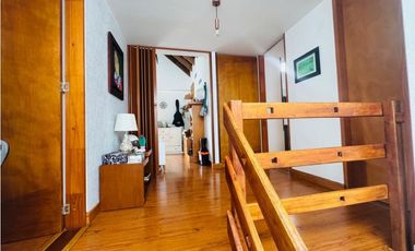 Vendo Hermosa casa de dos niveles sector Valvanera en Chia.