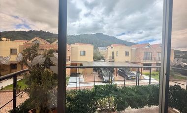 Vendo Hermosa casa de dos niveles sector Valvanera en Chia.