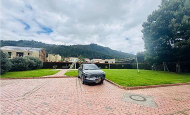 Vendo Hermosa casa de dos niveles sector Valvanera en Chia.