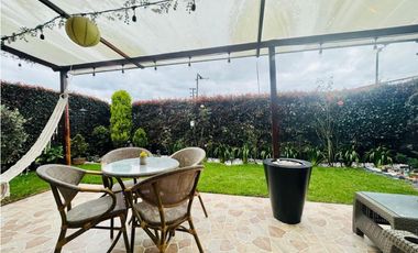 Vendo Hermosa casa de dos niveles sector Valvanera en Chia.
