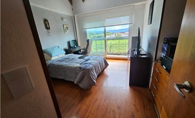 Vendo Hermosa casa de dos niveles sector Valvanera en Chia.