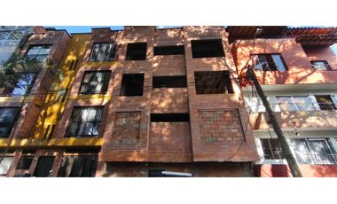 Se vende edificio en obra gris con gran proyección en La Floresta