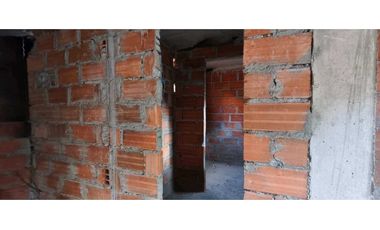 Se vende edificio en obra gris con gran proyección en La Floresta