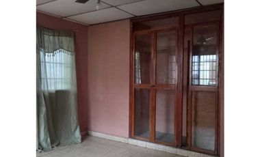 VENDO CASA CON AMPLIO PATIO ATRAS  EN CARRASQUILLA